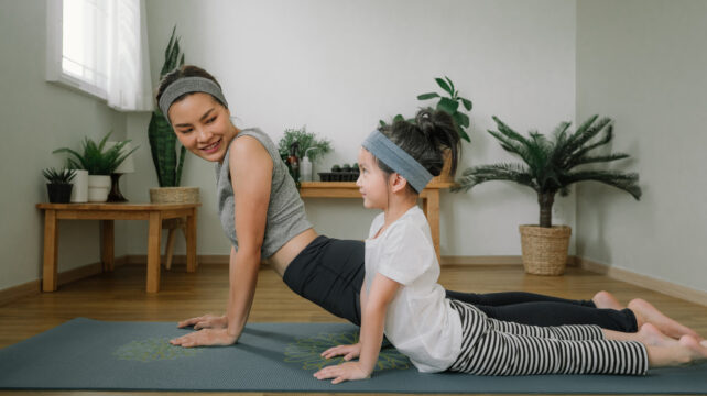 Mom and Kids Yoga (3-6 yrs)